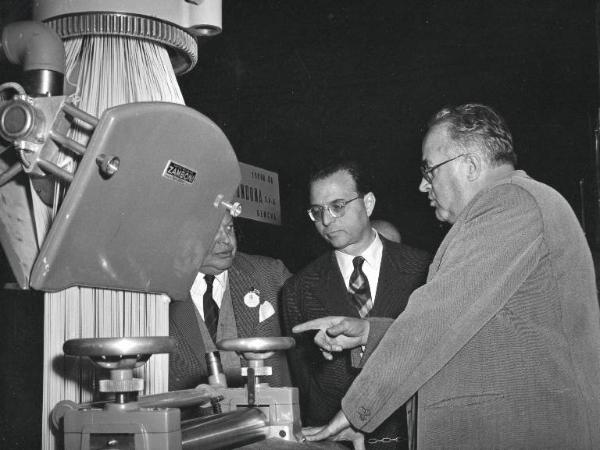 Fiera di Milano - Campionaria 1953 - Visita del ministro del commercio estero Ugo La Malfa