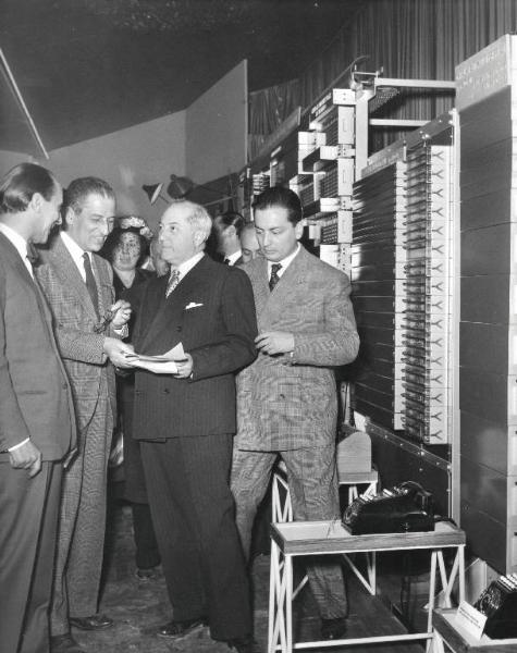 Fiera di Milano - Campionaria 1953 - Visita del ministro delle poste e telecomunicazioni Giuseppe Spataro