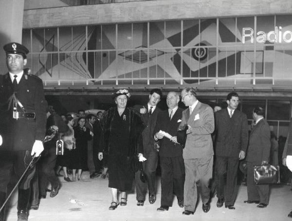 Fiera di Milano - Campionaria 1953 - Visita del ministro delle poste e telecomunicazioni Giuseppe Spataro