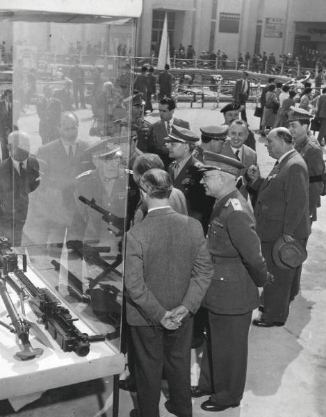 Fiera di Milano - Campionaria 1953 - Visita del generale Giuseppe Pizzorno, capo di Stato maggiore delle forze armate