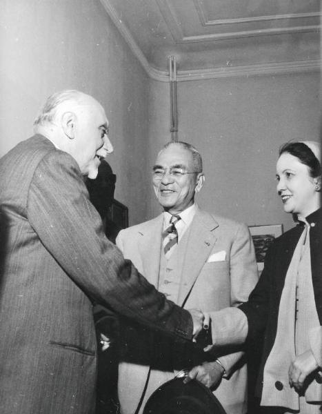 Fiera di Milano - Campionaria 1953 - Visita dell'ambascatore delle Filippine M.V. Moran