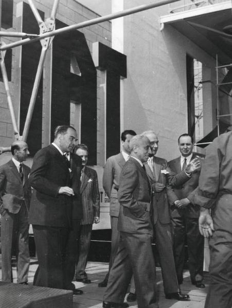 Fiera di Milano - Campionaria 1953 - Visita del presidente della Fiat Vittorio Valletta