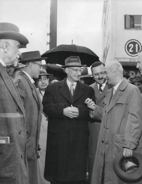 Fiera di Milano - Campionaria 1953 - Visita del presidente del consiglio Alcide De Gasperi