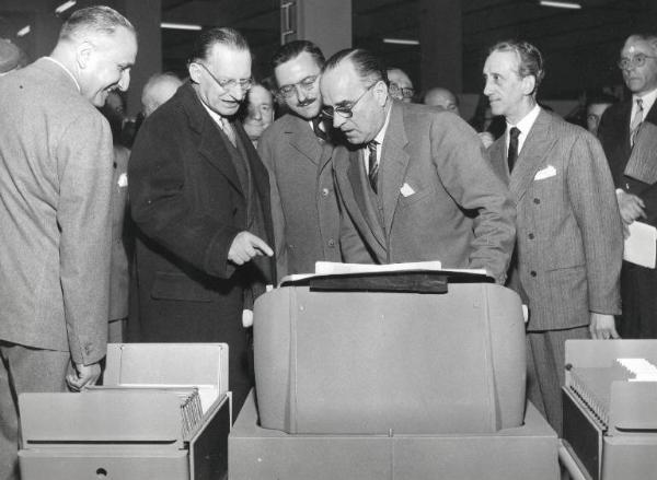 Fiera di Milano - Campionaria 1953 - Visita del presidente del consiglio Alcide De Gasperi