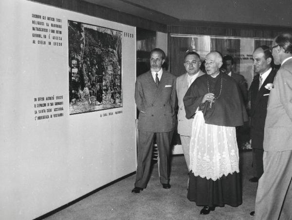 Fiera di Milano - Campionaria 1953 - Visita del cardinale Alfredo ildefonso Schuster