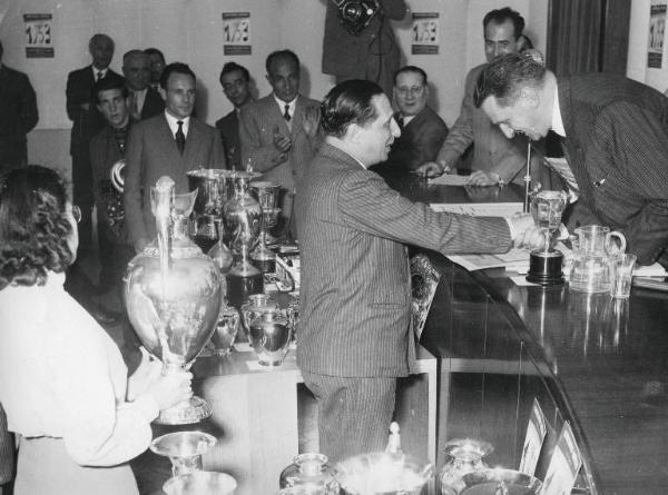 Fiera di Milano - Campionaria 1953 - Premiazione Unione dei commercianti