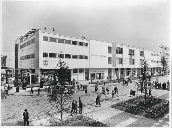 Fiera di Milano - Campionaria 1953 - Padiglione della cartotecnica - Viale dell'industria