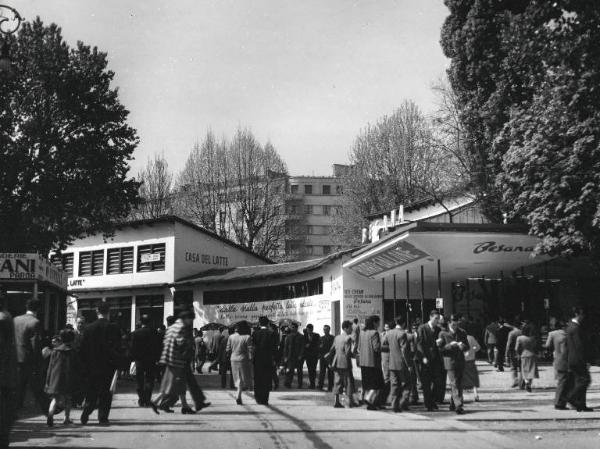 Fiera di Milano - Campionaria 1953 - Casa del latte - Veduta esterna