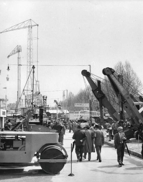 Fiera di Milano - Campionaria 1953 - Zona De Finetti - Settore delle macchine edili