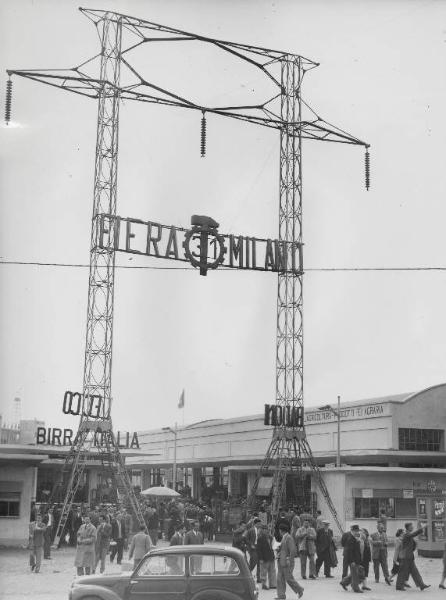 Fiera di Milano - Campionaria 1953 - Entrata di piazza Carlo Magno