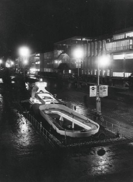 Fiera di Milano - Campionaria 1953 - Viale dell'industria - Veduta notturna