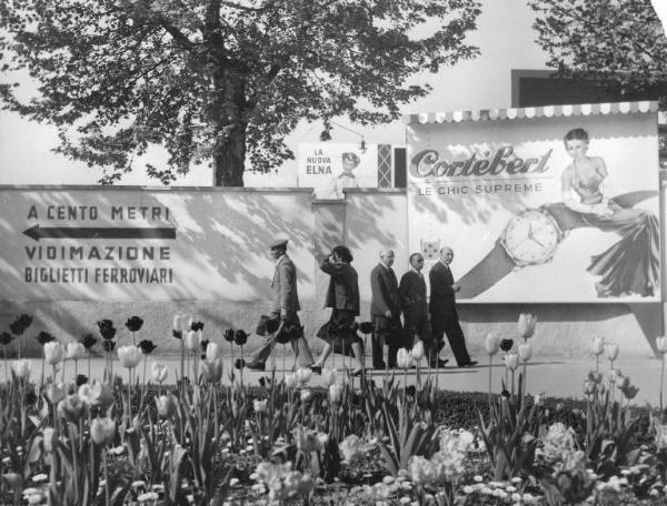 Fiera di Milano - Campionaria 1953 - Cartellone pubblicitario di orologi Cortebert