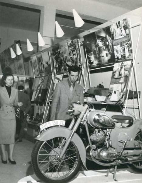 Fiera di Milano - Campionaria 1953 - Palazzo delle nazioni - Mostra ufficiale dell'Austria - Motocicletta