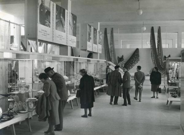 Fiera di Milano - Campionaria 1953 - Palazzo delle nazioni - Mostra ufficiale della Cecoslovacchia