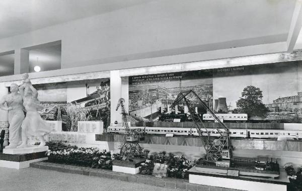 Fiera di Milano - Campionaria 1953 - Palazzo delle nazioni - Mostra ufficiale dell'Ungheria