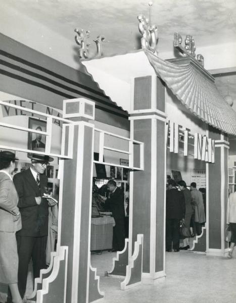 Fiera di Milano - Campionaria 1953 - Palazzo delle nazioni - Mostra ufficiale del Vietnam