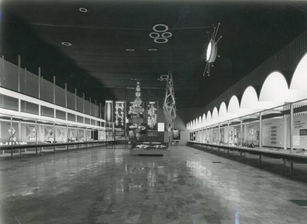 Fiera di Milano - Campionaria 1953 - Padiglione del Gruppo Montecatini - Sala della chimica