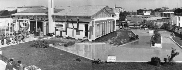 Fiera di Milano - Campionaria 1953 - Mostra "L'era delle materie plastiche"