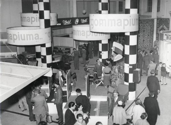 Fiera di Milano - Campionaria 1953 - Padiglione del mobilio - Sala interna