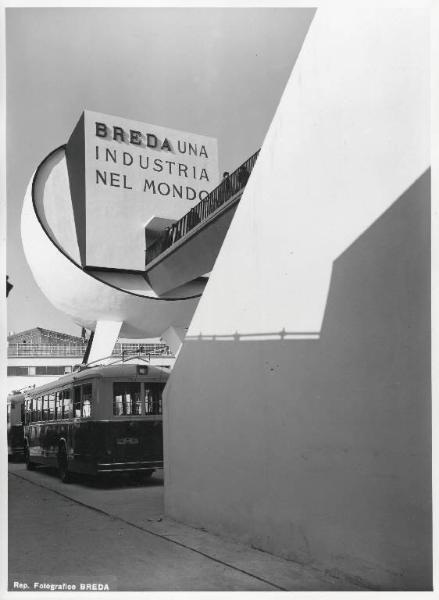 Fiera di Milano - Campionaria 1953 - Padiglione e area espositiva all'aperto della Breda