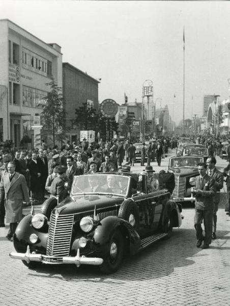 Fiera di Milano - Campionaria 1954 - Visita del presidente della Repubblica Luigi Einaudi in occasione della inaugurazione