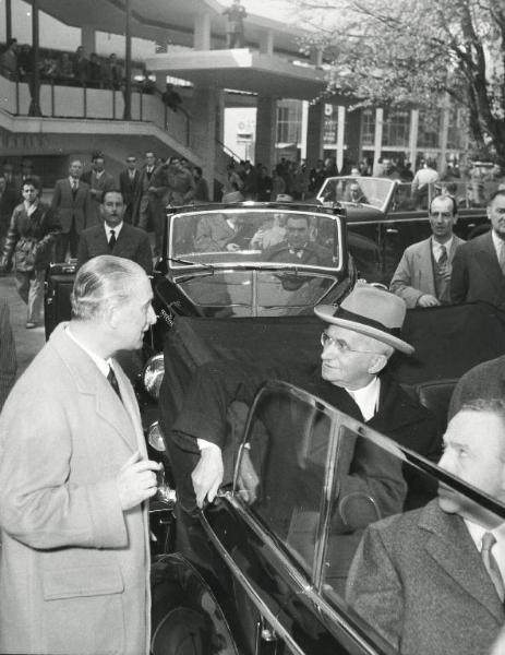 Fiera di Milano - Campionaria 1954 - Visita del presidente della Repubblica Luigi Einaudi in occasione della inaugurazione