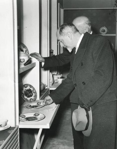 Fiera di Milano - Campionaria 1954 - Visita del ministro dell'agricoltura Giuseppe Medici