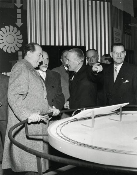 Fiera di Milano - Campionaria 1954 - Visita del ministro dell'agricoltura Giuseppe Medici