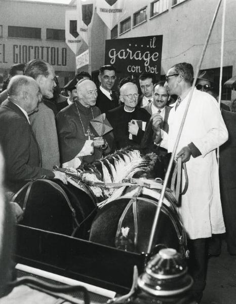 Fiera di Milano - Campionaria 1954 - Visita del cardinale Alfredo Ildefonso Schuster