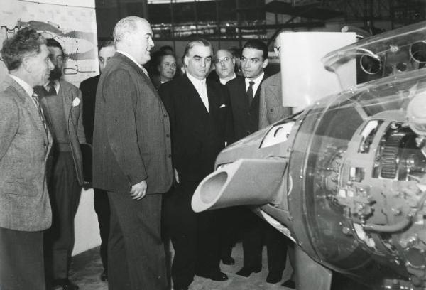 Fiera di Milano - Campionaria 1954 - Visita del ministro delle poste e telecomunicazioni Gennaro Cassiani