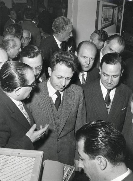 Fiera di Milano - Campionaria 1954 - Visita del ministro del commercio Mario Martinelli