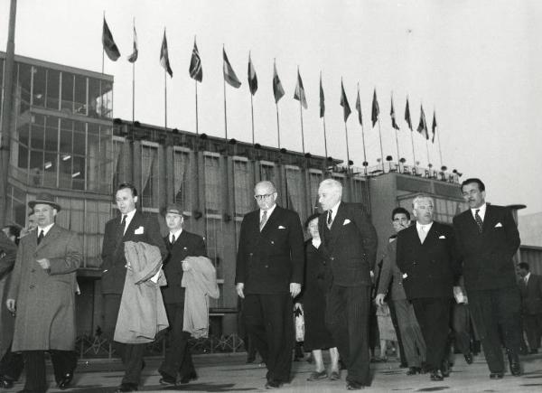 Fiera di Milano - Campionaria 1954 - Visita dell'ambasciatore dell'Unione sovietica Alessandro Efremovic Bogomolov e dei rappresentanti dei paesi satelliti