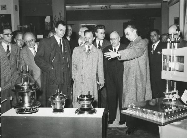 Fiera di Milano - Campionaria 1954 - Visita di rappresentanti del Consiglio nazionale delle ricerche (CNR)