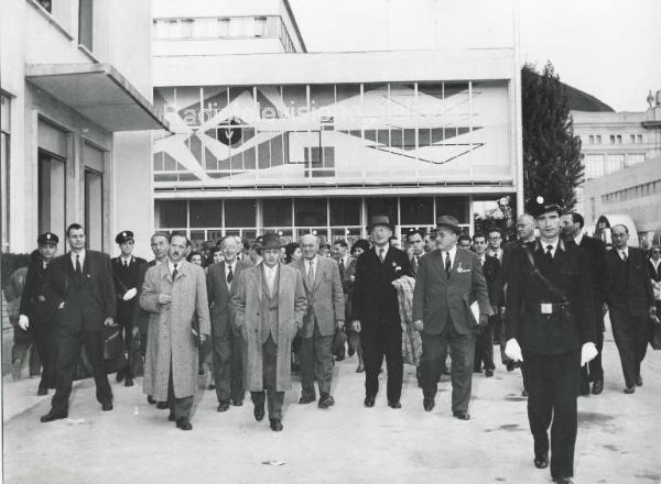 Fiera di Milano - Campionaria 1954 - Visita di rappresentanti del Consiglio nazionale delle ricerche (CNR)