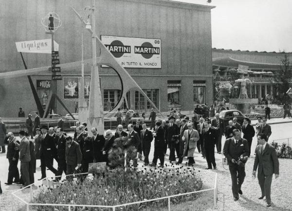 Fiera di Milano - Campionaria 1954 - Visita di diplomatici in occasione della Giornata delle nazioni