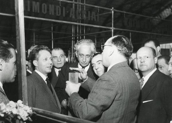 Fiera di Milano - Campionaria 1954 - Visita dell'ambasciatore francese Jacques Fouques-Duparc