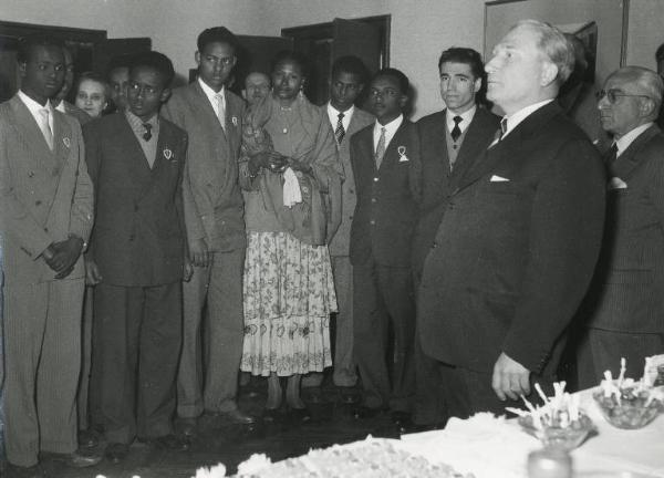 Fiera di Milano - Campionaria 1954 - Visita di un gruppo di professionisti e studenti somali