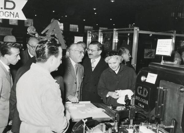 Fiera di Milano - Campionaria 1954 - Visita dell'ambasciatrice degli Stati Uniti Clare Boothe Luce