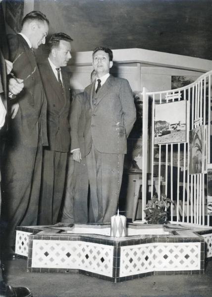 Fiera di Milano - Campionaria 1954 - Visita del ministro del commercio Mario Martinelli