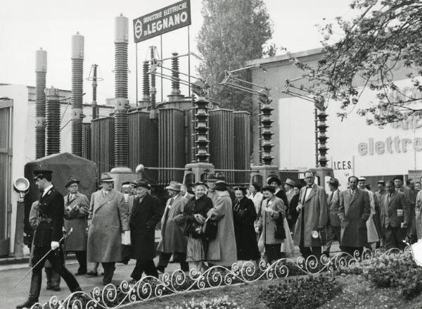 Fiera di Milano - Campionaria 1954 - Visita di una missione di commercianti e banchieri statunitensi e colombiani