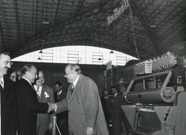 Fiera di Milano - Campionaria 1954 - Visita del presidente del Senato Cesare Merzagora