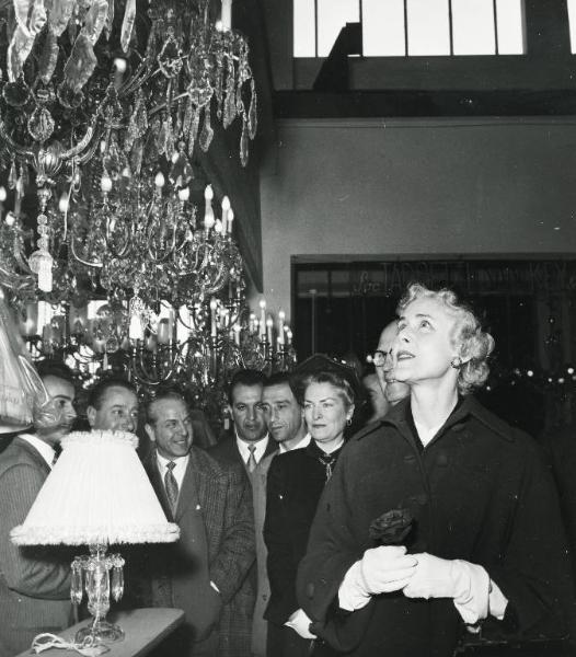 Fiera di Milano - Campionaria 1954 - Visita dell'ambasciatrice degli Stati Uniti Clare Boothe Luce