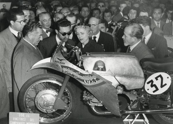 Fiera di Milano - Campionaria 1954 - Visita dell'ambasciatrice degli Stati Uniti Clare Boothe Luce