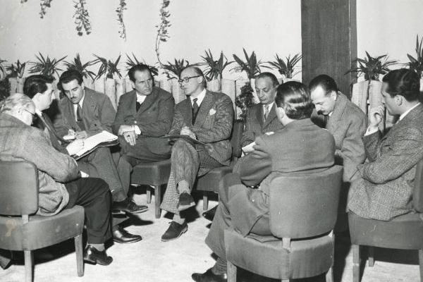 Fiera di Milano - Campionaria 1954 - Conferenza stampa del segretario generale della Fiera Michele Guido Franci sul Salone internazionale del volo verticale