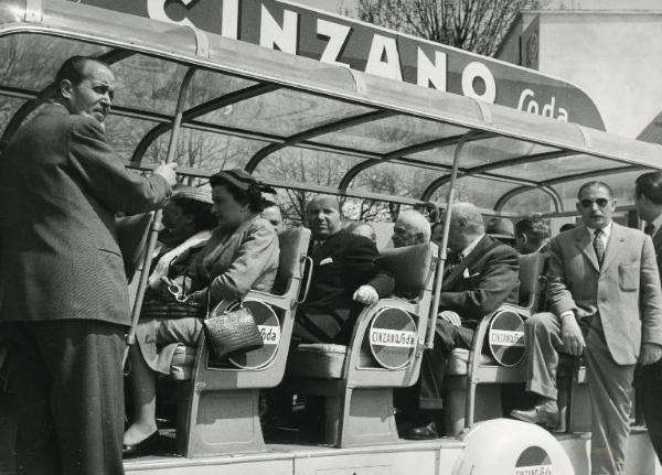 Fiera di Milano - Campionaria 1954 - Visita del presidente del Consiglio dei ministri Mario Scelba