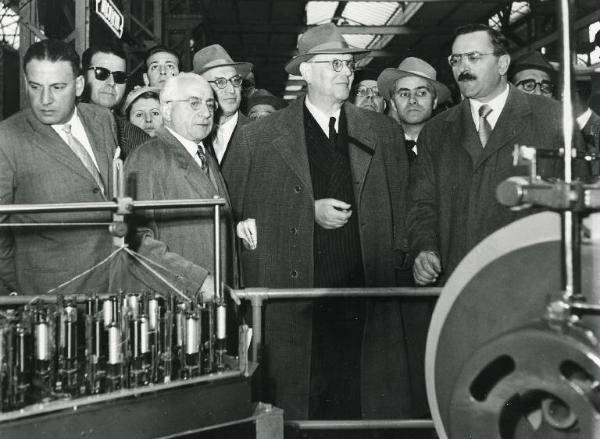 Fiera di Milano - Campionaria 1954 - Visita di parlamentari