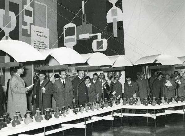 Fiera di Milano - Campionaria 1954 - Visita di giornalisti in occasione della Giornata della Stampa internazionale