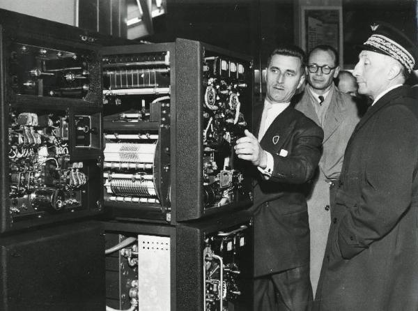 Fiera di Milano - Campionaria 1954 - Visita del capo di Stato maggiore delle forze aeree francesi Martial Valin