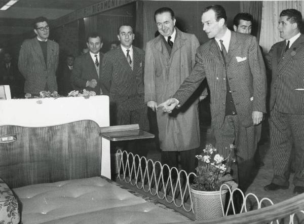 Fiera di Milano - Campionaria 1954 - Visita dell'onorevole Giuseppe Pella