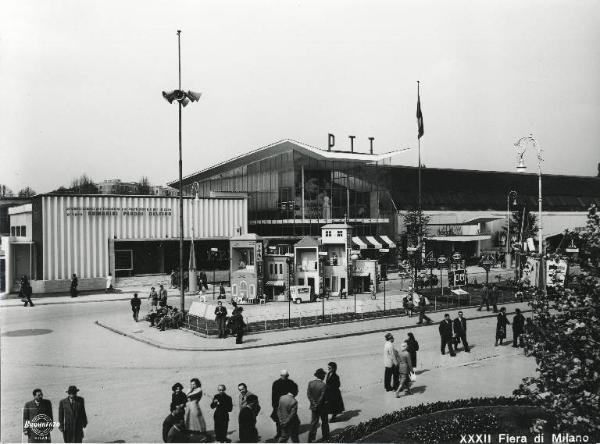 Fiera di Milano - Campionaria 1954 - Viale dell'industria